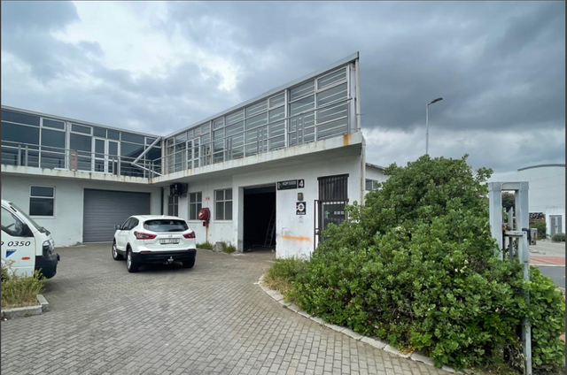176m² Warehouse For Sale in Capricorn