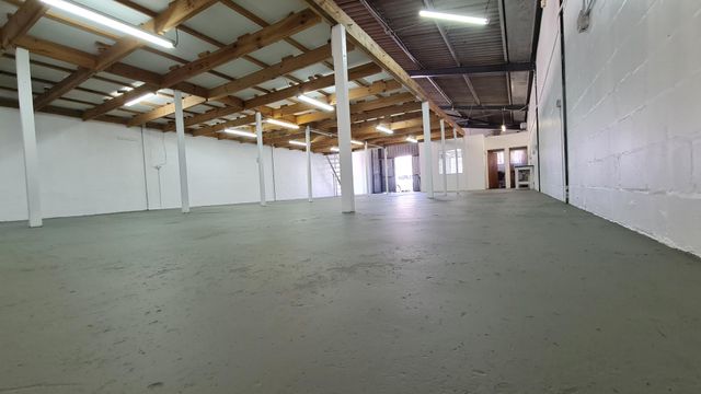 Warehouse unit to Let in Retreat.