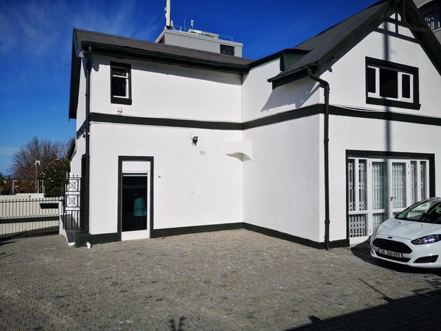 170m² Office To Let in Wynberg