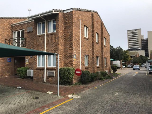 100m² Office To Let in Foreshore