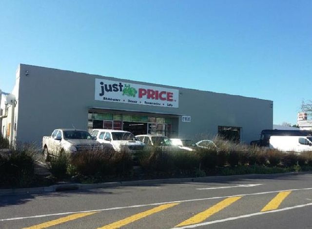 750m² Retail To Let in Goodwood Central
