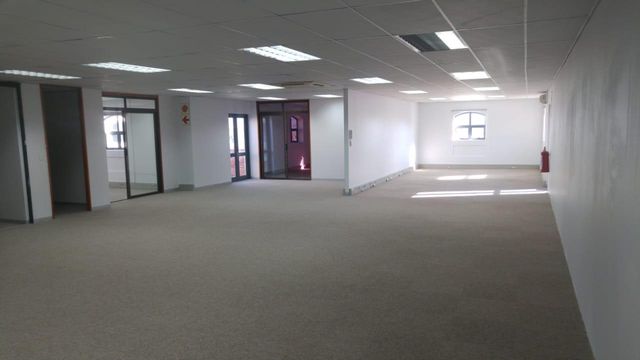 418m2 Office To Let in Diep River