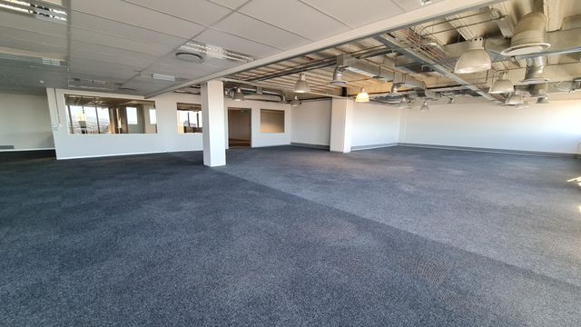 3,125m² Office To Let in Observatory