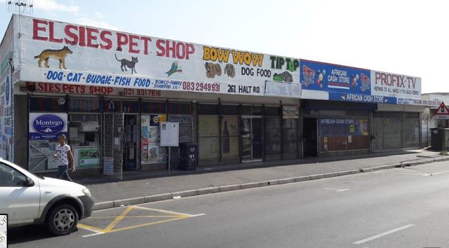 320m2 Retail shop To Let in Elsies River