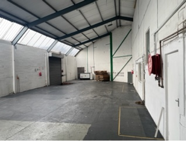 307m² Warehouse To Let in Diep River