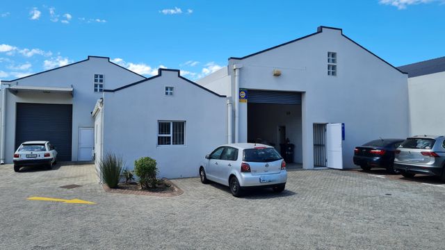 454m² Warehouse To Let in Diep River