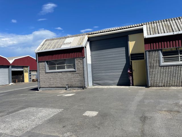 560m² Warehouse To Let in Retreat
