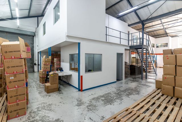 405m² Warehouse To Let in Westlake
