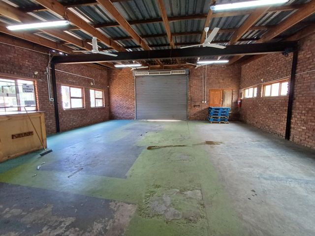Commercial Property plus Two bedroom flat in Humansdorp