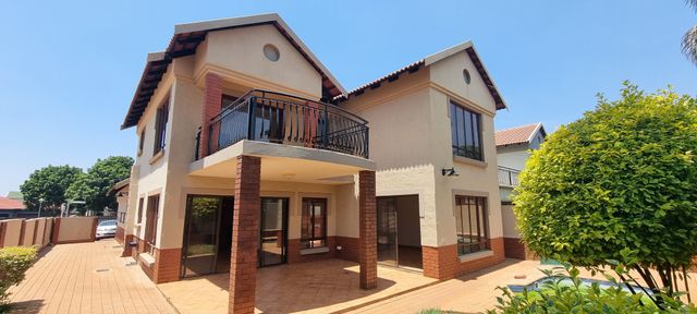 3 Bedroom Townhouse To Let in Bougainvillea Estate