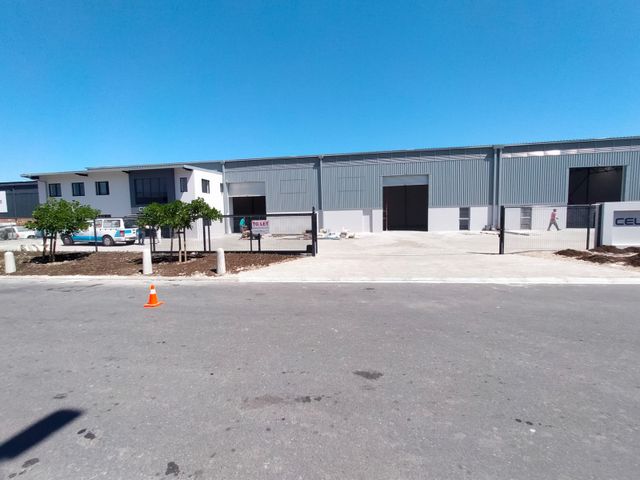 975m² Warehouse To Let in Stikland Industrial