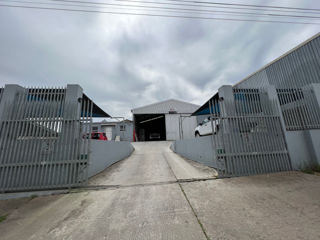 350m² Warehouse For Sale in Malmesbury Industria