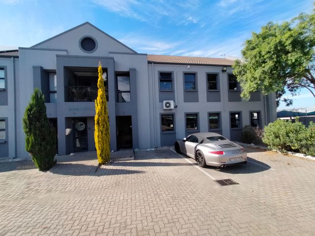 120m2 Office space To Let close to the Mediclinic Durbanville