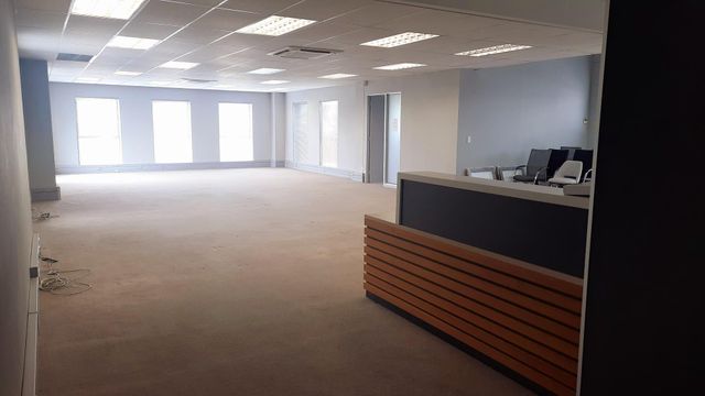 239 m2 Office to let on 2nd floor, Durban Square, Rosenpark, Bellville