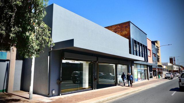 474m² Retail For Sale in Parow Central