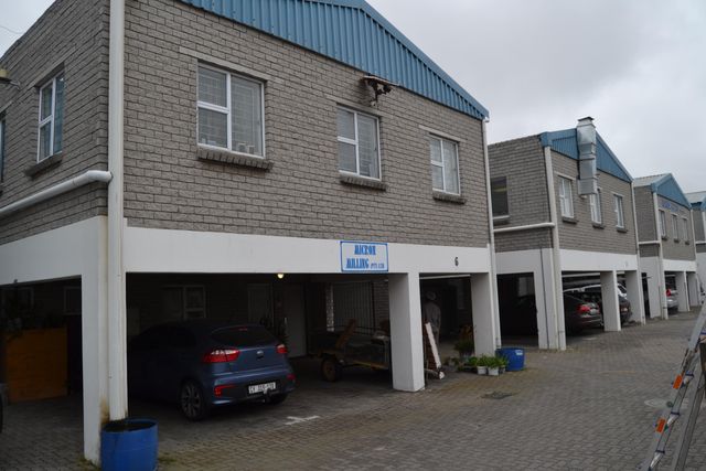 368m² Warehouse For Sale in Parow Industrial