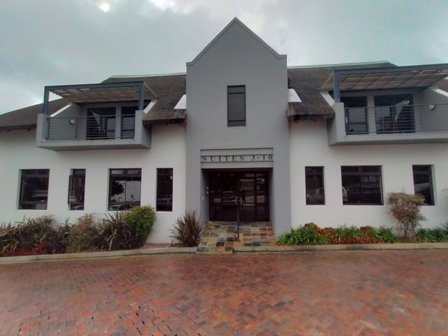 135m2 Office To Let in Stellenberg