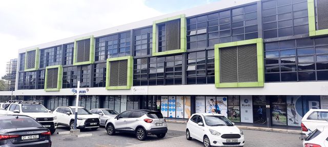 88m2 Office space on first floor to let in Panorama Healthcare Centre, Panorama, Parow..
