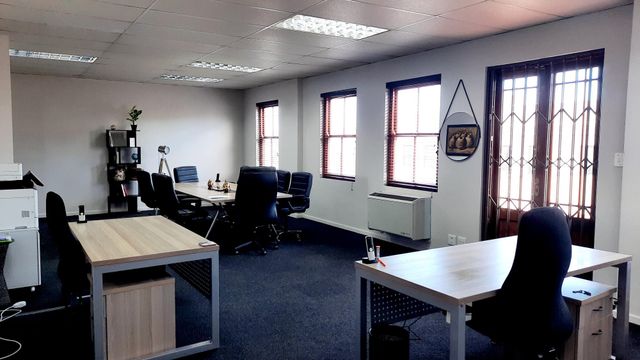 130m² Office To Let in Rosenpark