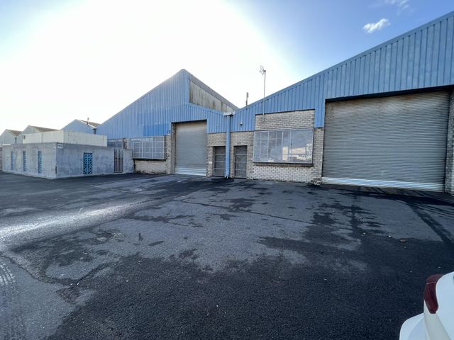 925m² Warehouse To Let in Parow Industrial