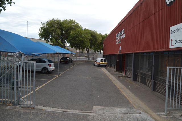 Warehouse to rent in Parow Industrial