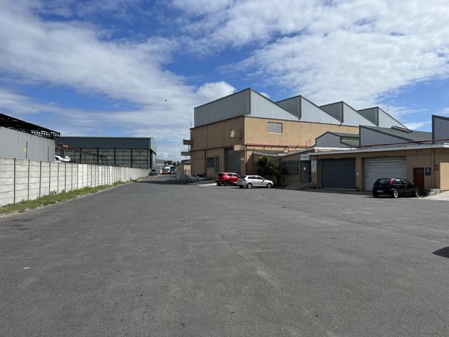 Warehouse to rent in Bellville South