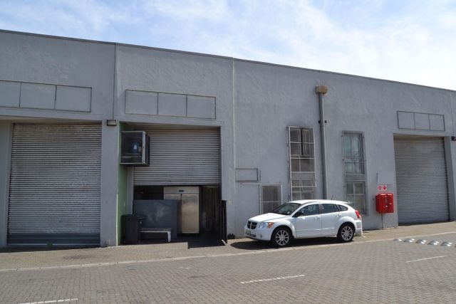 156m² Warehouse For Sale in Parow Industrial