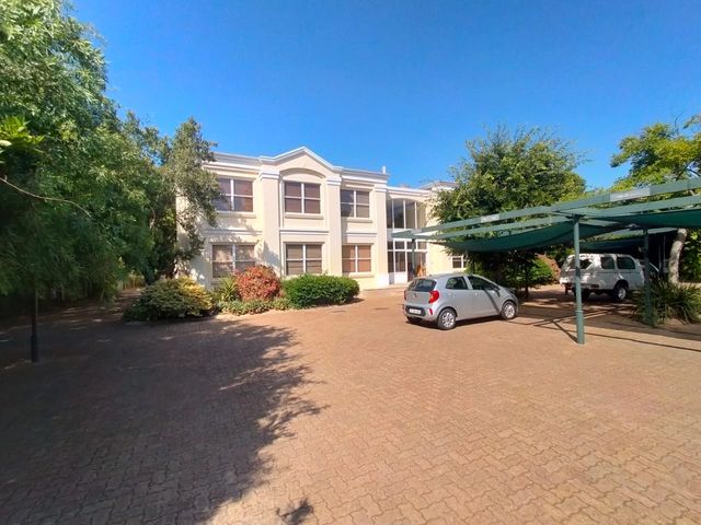 Large 650m2 Office space To Let in Durbanville.