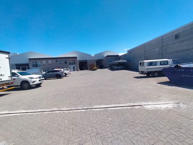 645 sqm Warehouse with a large yard To Let in Brackenfell