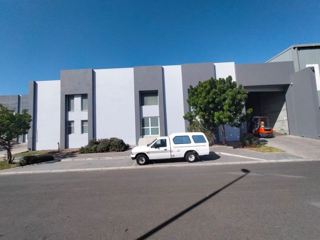 1,800m² Warehouse To Let in Brackenfell Central