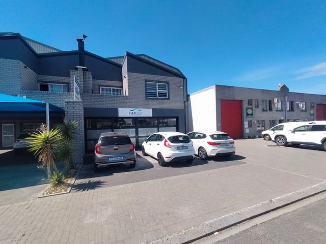 448m2 Warehouse To Let in Stikland
