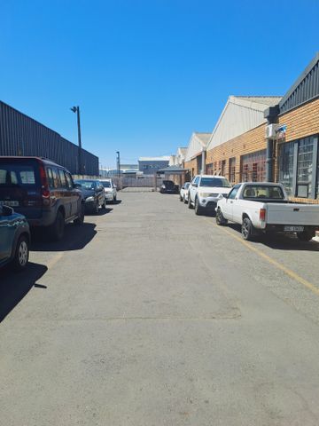 1,000m² Warehouse To Let in Parow Industrial