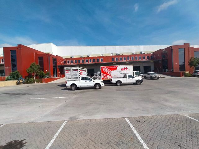 2631 Square meter Warehouse To Let in Everite industria, Brackenfell.