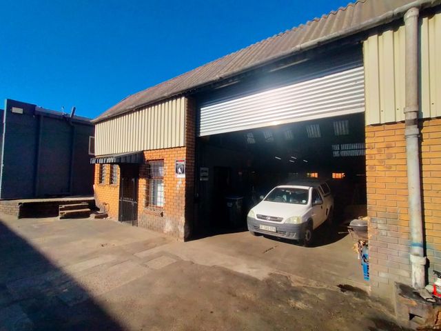 228m² Factory To Let in Brackenfell Central