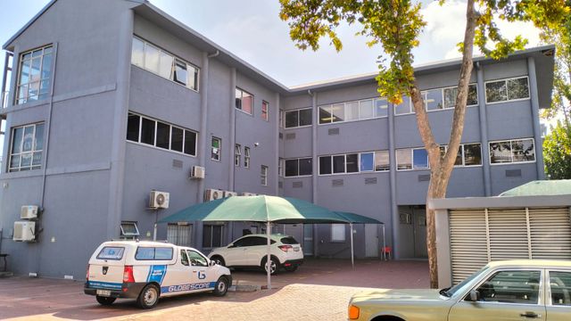 160m2 Office in Popular Area of Tyger Valley