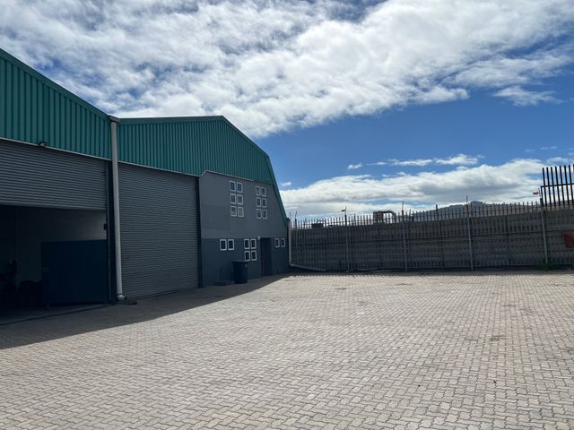 400m² Warehouse To Let in Blackheath Industrial