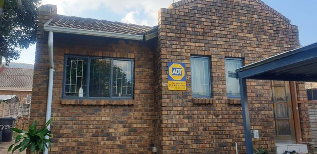 2 BEDROOM HOUSE FOR SALE IN SUIDERBERG