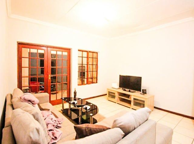 POPULAR 2 BEDROOM APARTMENT FOR SALE IN HEATHERVIEW, AKASIA!!!
