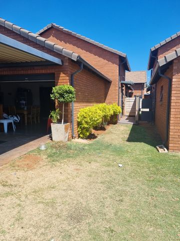3 Bedroom Cluster For Sale in Chantelle