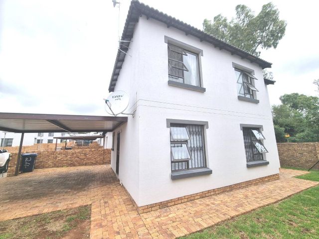 3 Bedroom Townhouse For Sale in Chantelle