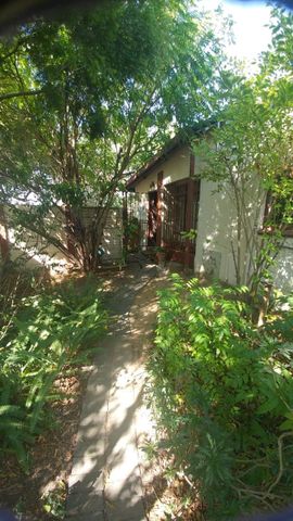 3 BEDROOM HOUSE WITH 3 FLATS FOR SALE IN MOUNTAIN VIEW  R 1 895000 00
