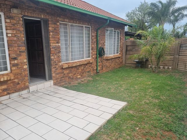 2 Bedroom Sectional Title For Sale in The Orchards