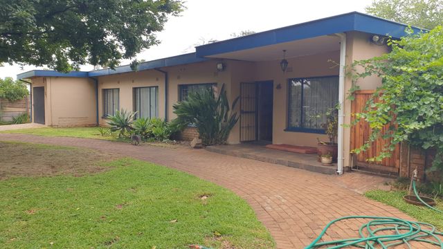 SPACIOUS 3 BEDROOM HOUSE FOR SALE IN LOWER PRETORIA NORTH!!!