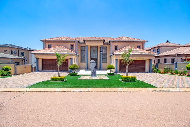 5 Bedroom House For Sale in Magaliesberg Country Estate