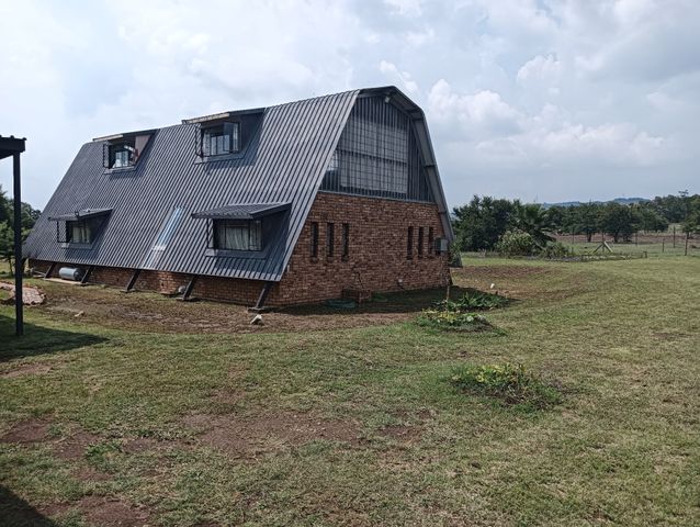 5hectare small farm with 3bedroom house in Zwavelpoort.
