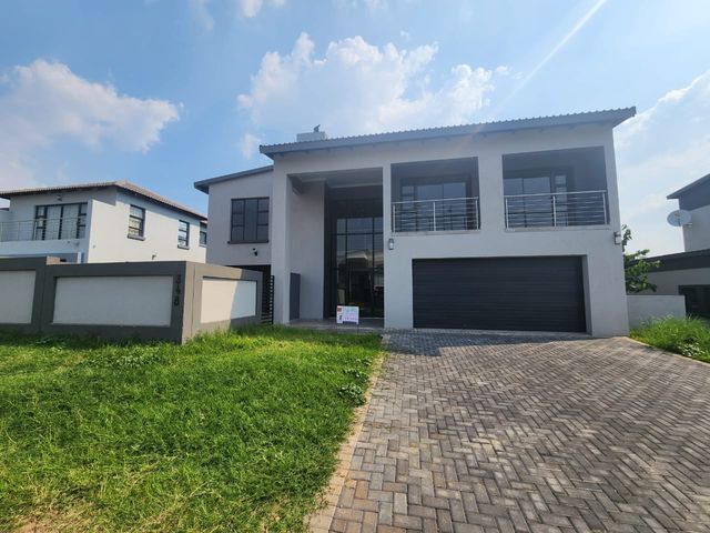 Brand New Modern Home in An Up Market Lifestyle Estate