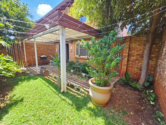 Well maintained 2-bedroom duplex in Wonderboom Soth with no Loadshedding.