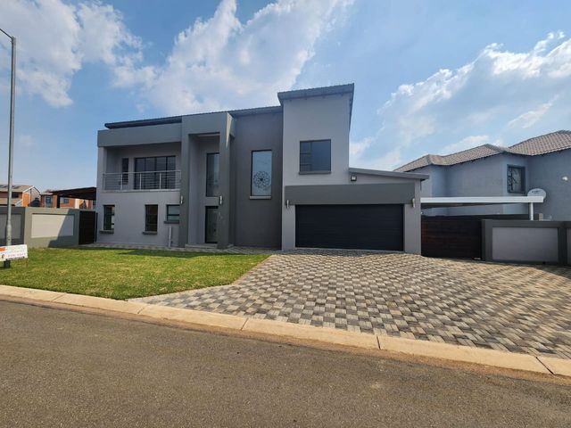 Modern Double Storey Home in an Up Market Lifestyle Estate