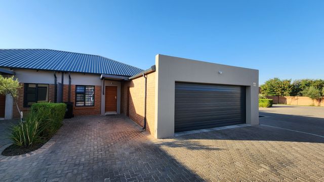 BEAUTIFUL MODERN 2 BEDROOM WITH 2 BATHROOMS TOWNHOUSE WITH NO LOAD SHEDDING