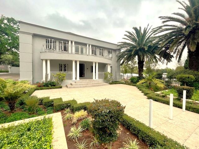 880m² Office To Let in Houghton Estate